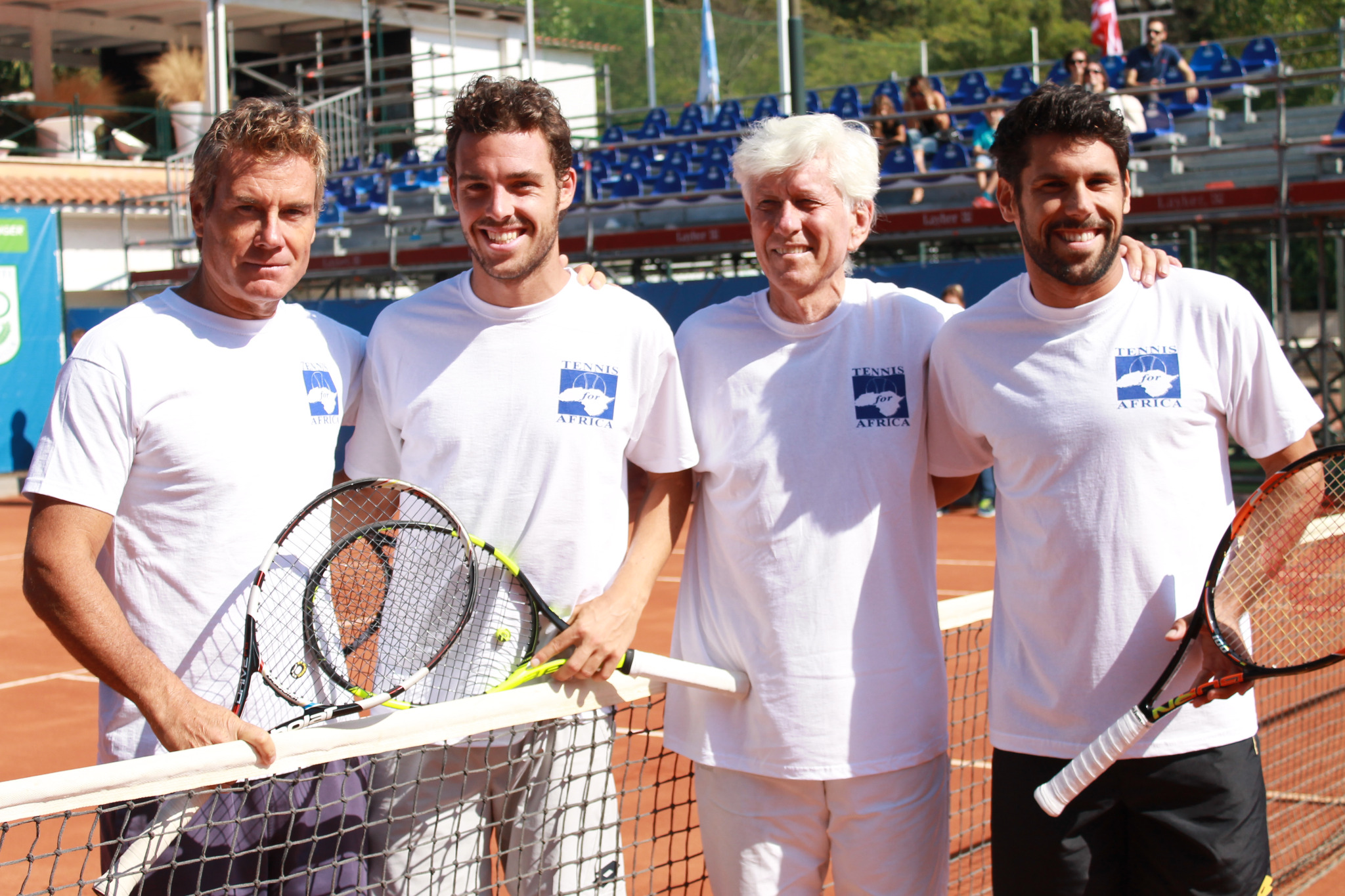 Partecipanti a un evento di Tennis for Africa al Due Ponti Sporting Club