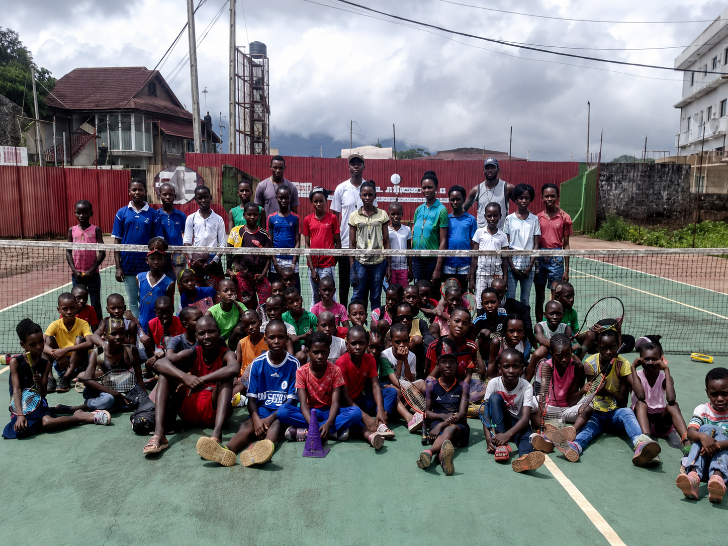 Gruppo di bambini e ragazzi in Sierra Leone
